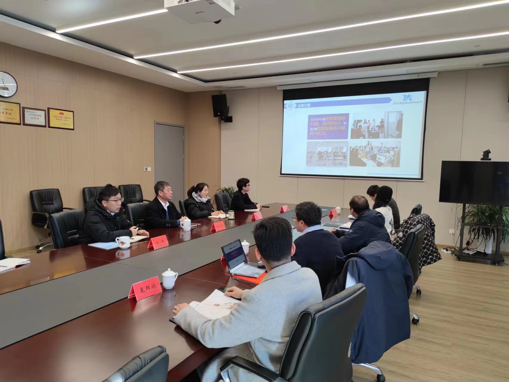 1675645782599492.jpg e94722e6e297382358ea8a8f8ed878a.jpg