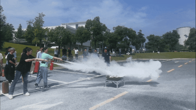 1719450891876037.gif 640.gif