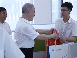 王安平赴培訓公司開(kāi)展高(gāo)溫慰問(wèn)