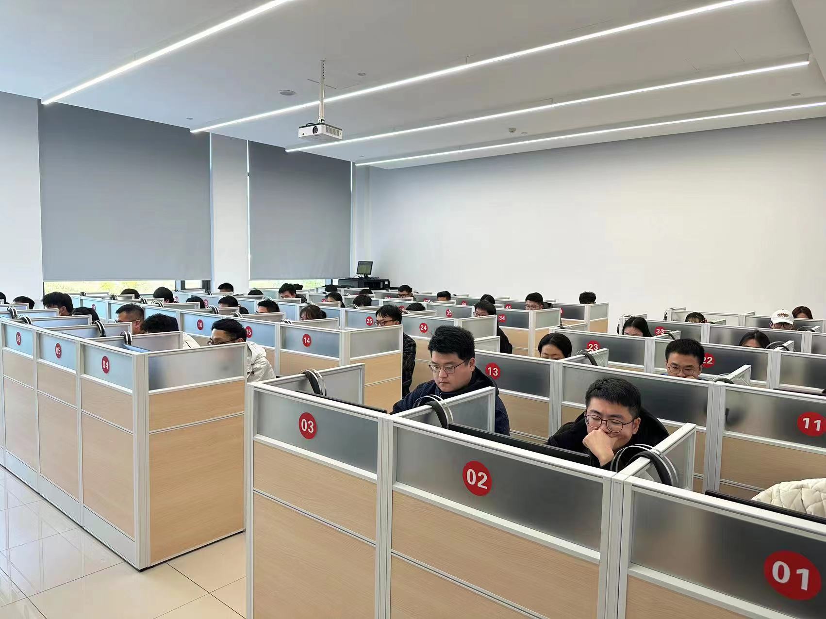 華東(dōng)管理(lǐ)局在航空(kōng)産學研基地(dì)開(kāi)展2023年(nián)度管制(zhì)員(yuán)、情報(bào)員(yuán)執照(zhào)考試