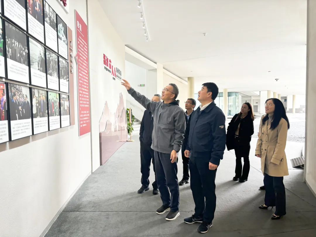 全國(guó)人(rén)大(dà)培訓中心副主任張志(zhì)強一(yī)行(xíng)調研基地(dì)